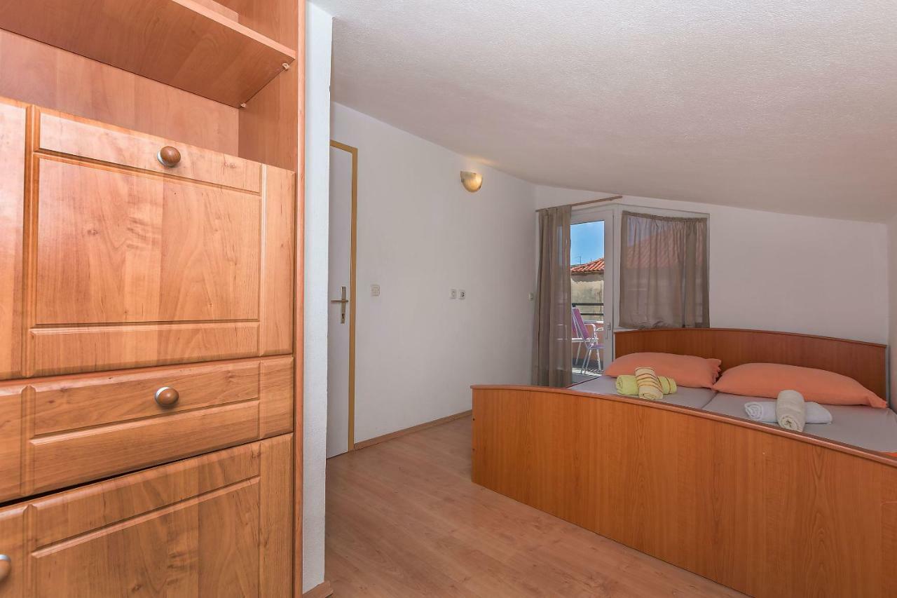 אומיס Apartment Mandic מראה חיצוני תמונה